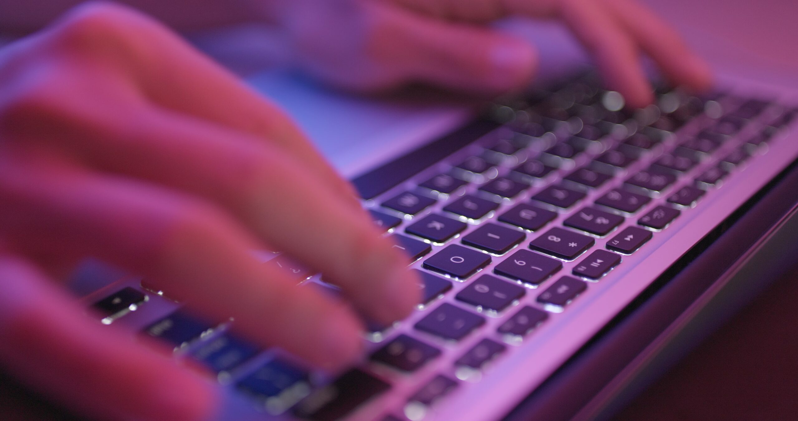 Eine Collage aus verschiedenen Webseiten, die von der Agentur content-in-motion für Kunden aus Mönchengladbach erstellt wurden.