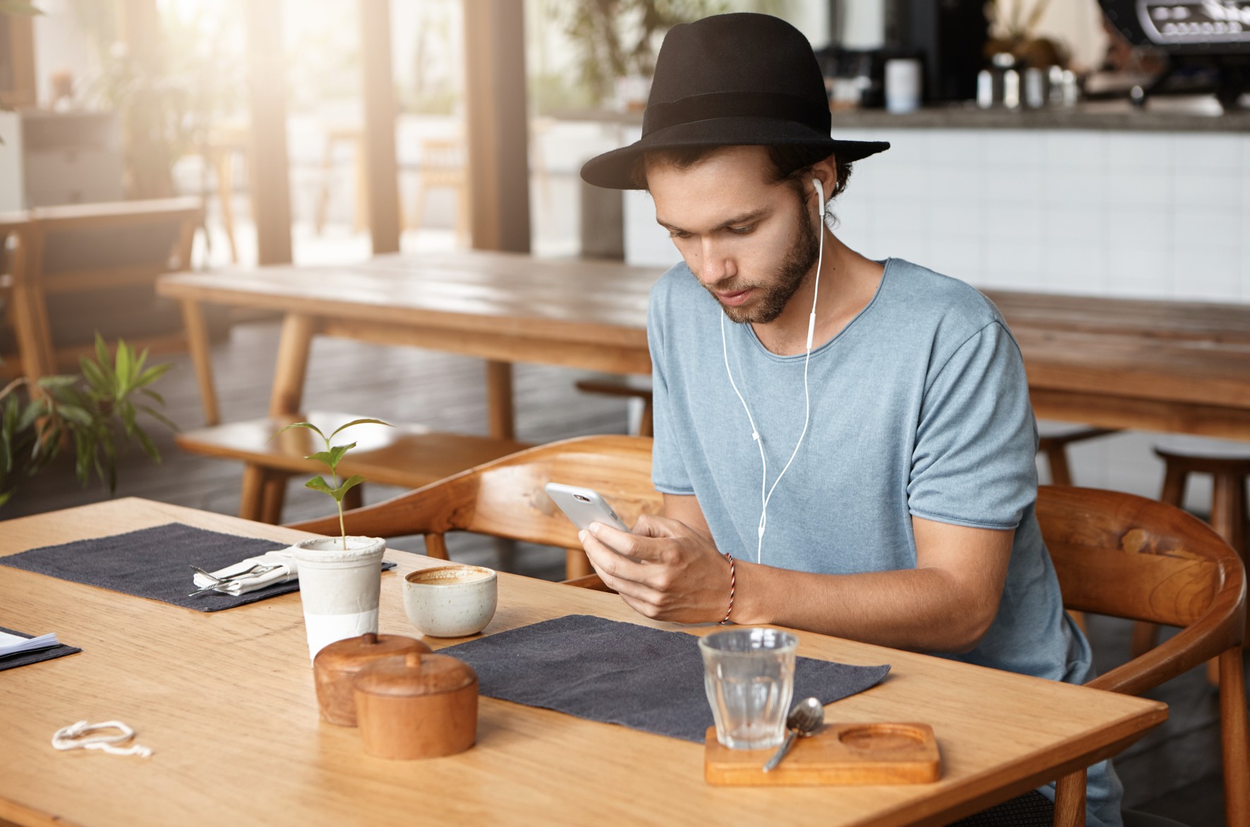 Die KI-Suche verändert Google, TikTok & Co – entdecke die besten SEO-Strategien für KMU-Marketer, um 2025 Reichweite und Leads zu sichern. Mit Checkliste & Praxis-Tipps.