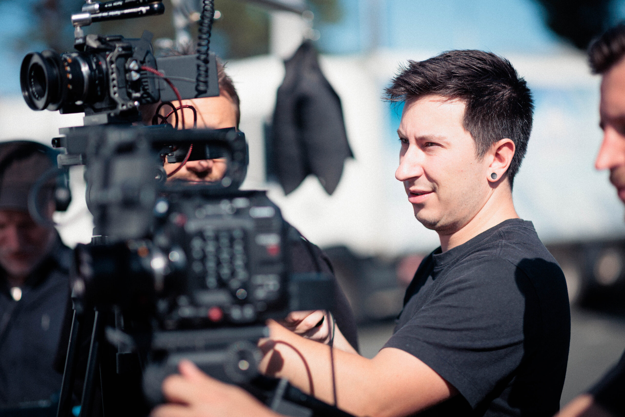 Ein Kameramann bei einer Videoproduktion für content in motion